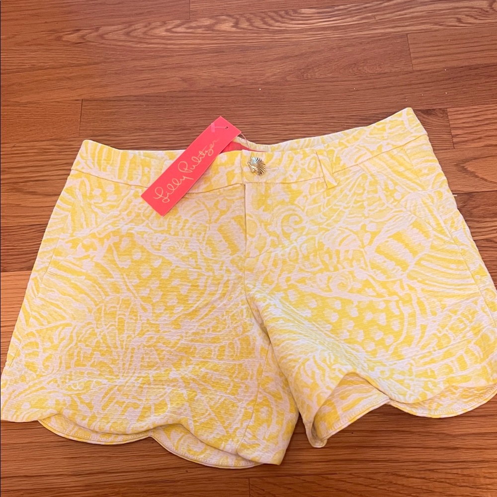 Lilly Pulitzer Women's Yellow and White  Shorts